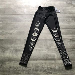 Onzie high waisted moon legging
